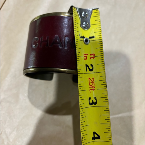 Chanel metal cuff bracelet with leather inlay, beautiful authentic - Picture 6 of 11